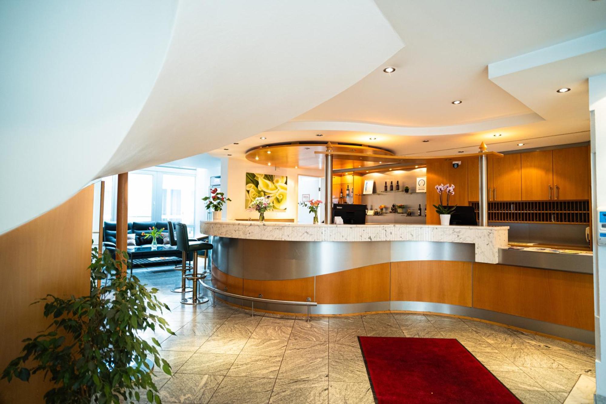 Hotel Am Schlosspark , Wiesbaden Exterior photo